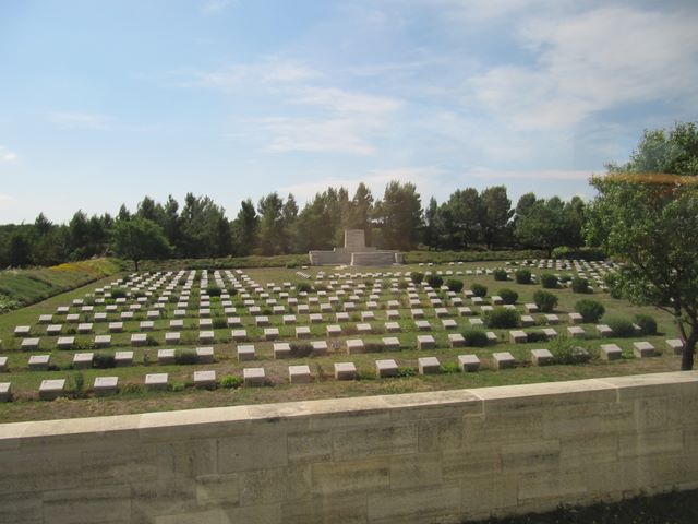 Hill 10 CWGC Cemetery