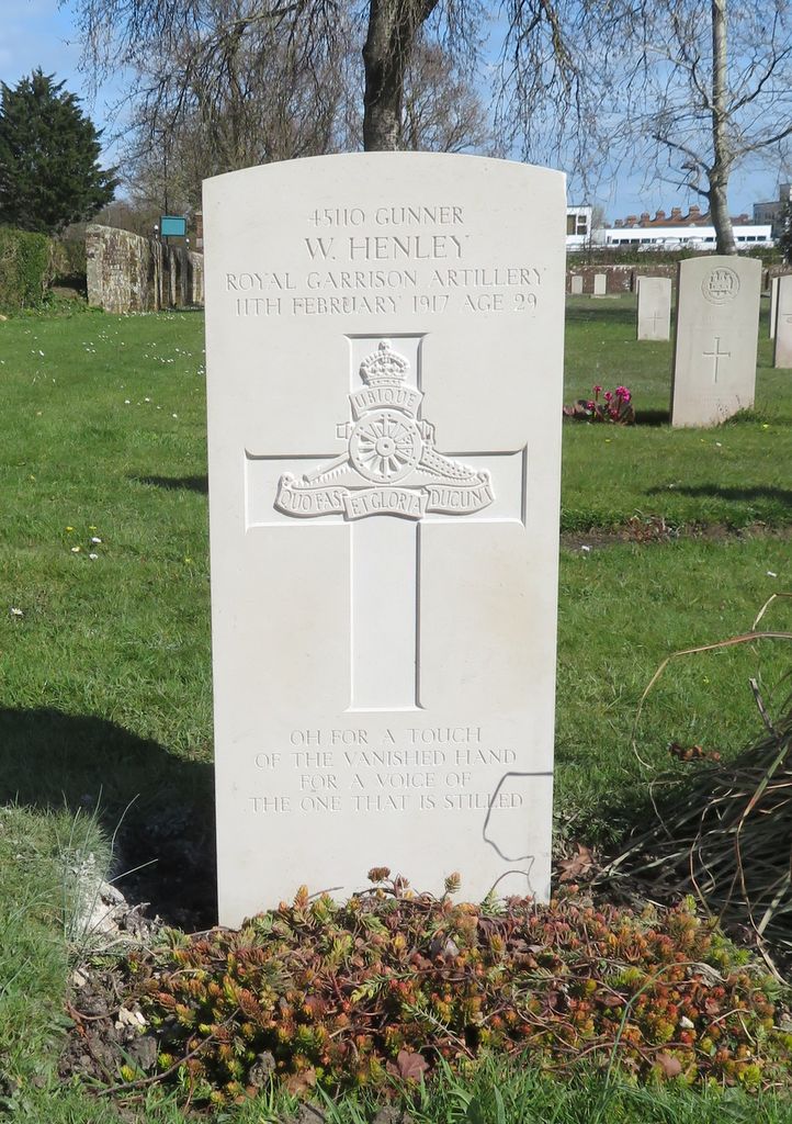 Parkhurst Military Cemetery : W Henley